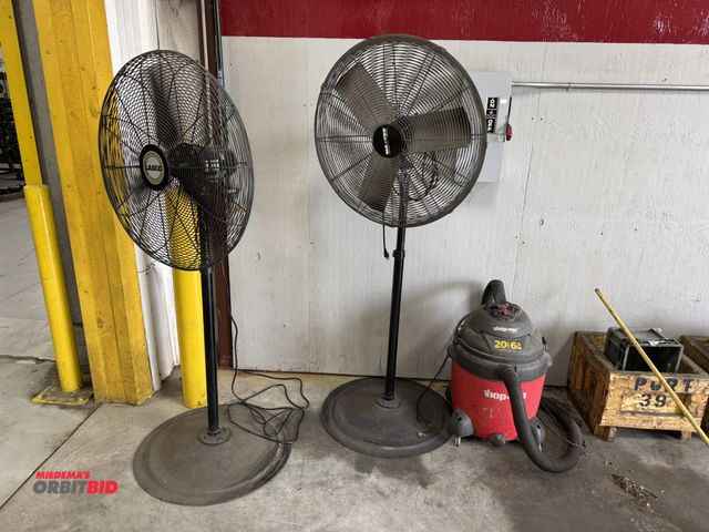 Lot 1-19479 - Lot of (2) pedestal 30" shop fans, Lasko and Maxess, and (1) 20 gallon shop vac.