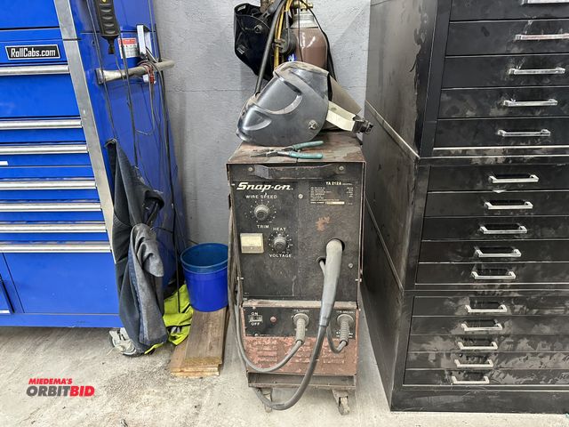 Lot 1-535 - (1) Snap-On wire welder, model YA212A, 208/230V, S/N 8121-006592, includes gas cylinder, and (3) ass...