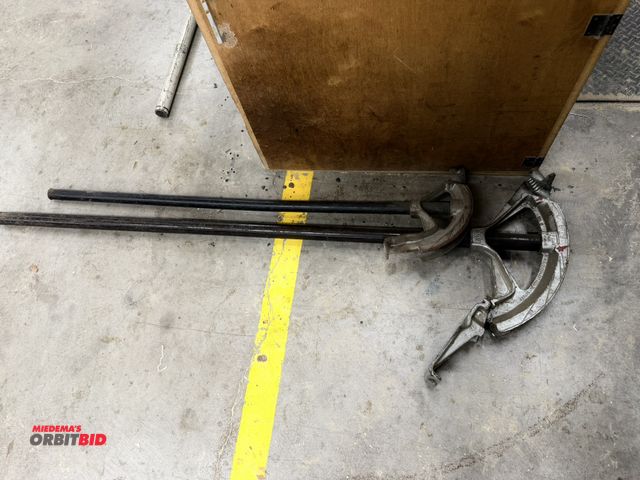 Lot 1-16602 - (1) 1 1/4" conduit bender, and (1) 1" EMT conduit bender.
