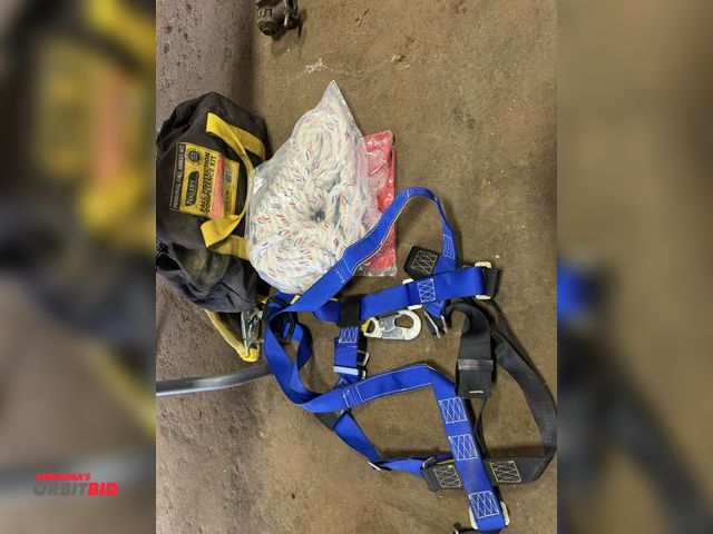 Lot 1-18517 - (1) Nailers fall protection compliance kit, size Large to XL.