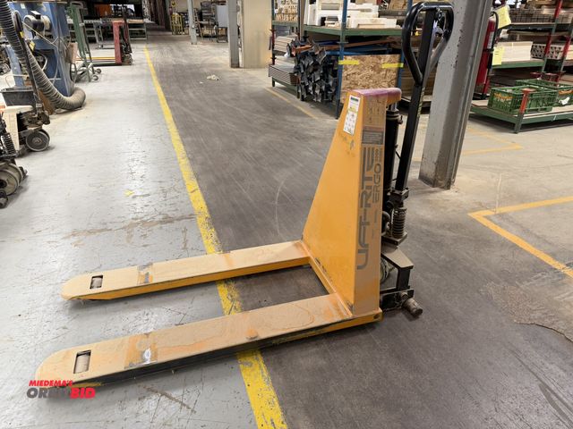 Lot 1-16243 - (1) Lift-Rite, model ERGO3000, 12V, 3000 lb. capacity electric pallet jack, in working condition, wi...