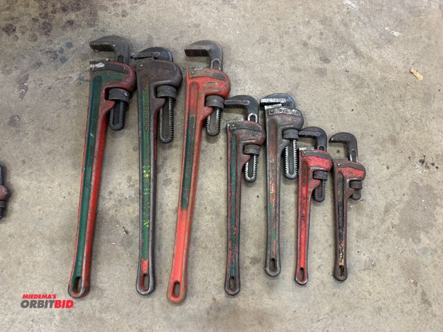 Lot 1-6337 - Lot of 7 assorted pipe wrenches, includes (3) Ridgid 24", (2) 18", and (1) Ridgid 14", and (1) Ridgi...