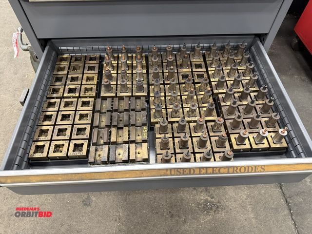 Lot 1-15431 - Contents of 3 drawers in cabinet of assorted Aurora chuck tool holders, chuck parts, trays, square a...