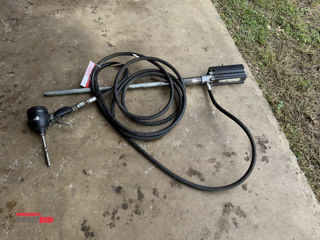 Lot 1-19902 - (1) Thunder Series Pumps pneumatic oil pump, model LM2203A-11, 150 max PSI pressure, hose and gun.