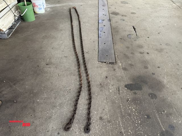 Lot 1-1188 - (1) 24' long chain (2 - 12' sections joined by center connector with hooks on either side).