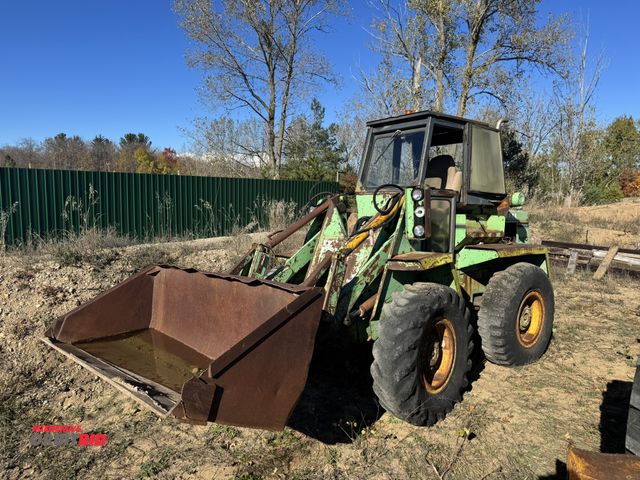 Lot 1-7081 - (1) Mustang 880 articulated frame payloader, 468 hours showing on meter (unknown if accurate), enclo...