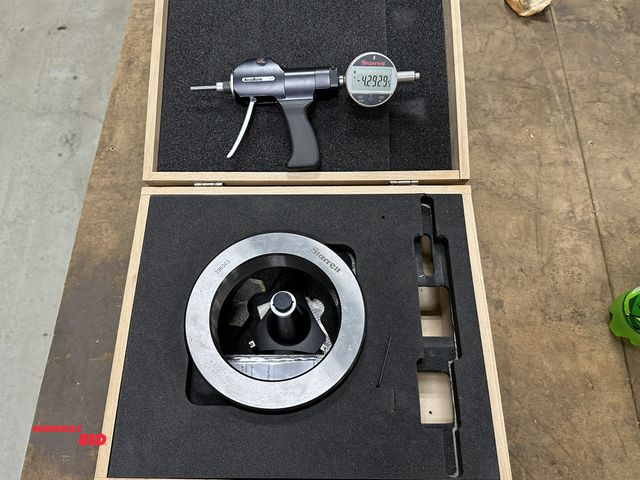 Lot 1-19510 - (1) Starrett, model 781BXTZ-5, 4"-5" digital bore gauge with ring and a 4"-5" ID attachment, include...