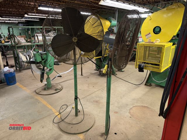 Lot 1-18513 - Lot of (2) Emerson 24" pedestal fans, 1 is in working condition, 1 is for repair.