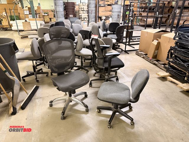 Lot 1-7480 - (1) Lot Of Rolling Office Chairs