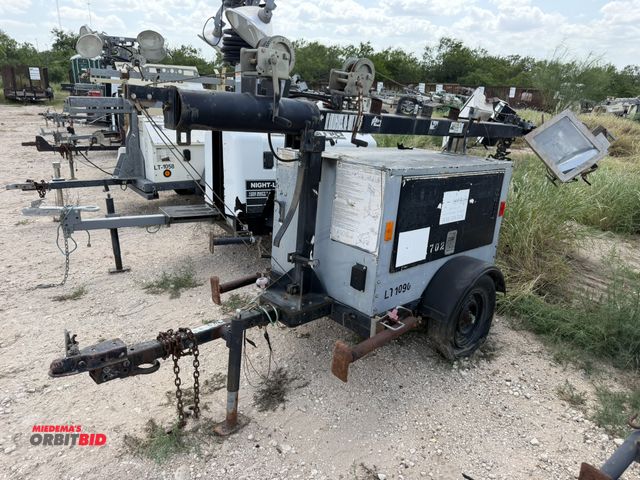 Lot 1-9514 - (1) Magnum MLT602 light tower, 3-cylinder diesel engine, 4-light extendable tower with hand crank, m...