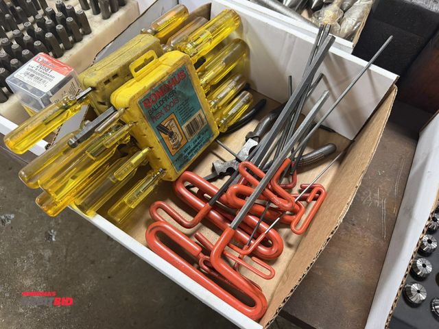 Lot 1-6395 - Lot of assorted hand tools, includes Bondhus ball driver hex tools, and T-handle Allen wrenches.