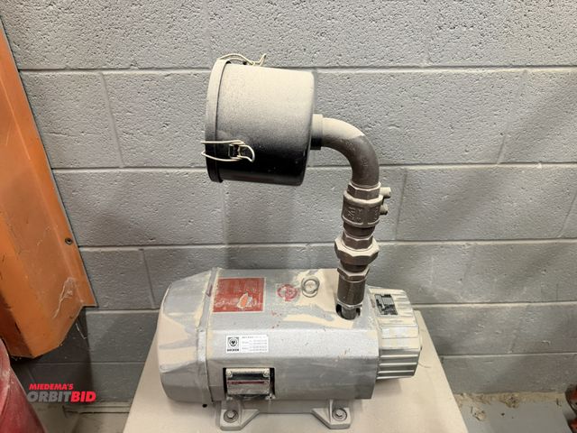 Lot 1-16655 - (1) Becker VT 3.25 oil less rotary vane vacuum pump with stand, Dietz electric motor, 255/334V, cond...