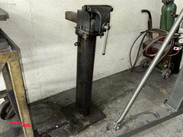 Lot 1-17763 - (1) 8" bench vise mounted to a heavy duty, 35" tall steel stand that is bolted to the floor, will re...