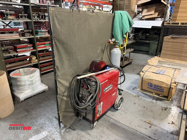 Lot 1-18810 - (1) Lincoln Electric 256 power MIG welder, S/N M3170702057, with Magnum Pro 250L gun, includes safet...