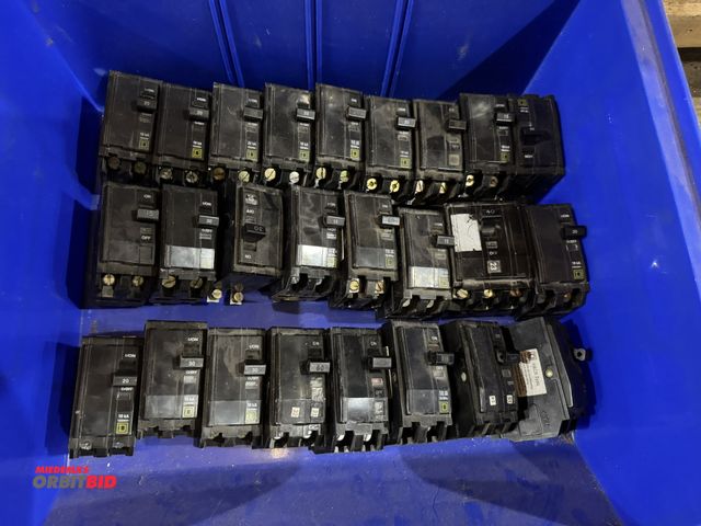 Lot 1-4418 - Lot of approx. (25) Square-D QO 2 pole bolt in style breakers, 20 amp, 15 amp, 60 amp, 30 amp, 40 am...