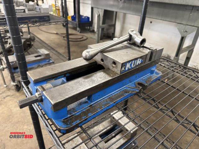 Lot 1-2373 - (1) Kurt 6" machinists vise, model D688, S/N D680-37266.