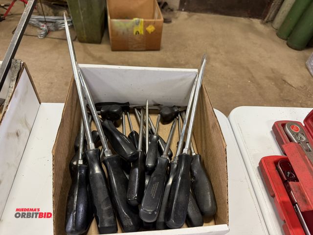 Lot 1-18430 - (1) lot of Snap-On black handle screwdrivers.