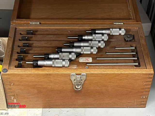 Lot 1-12536 - (1) Mitutoyo 6-piece micrometer set with wood case.