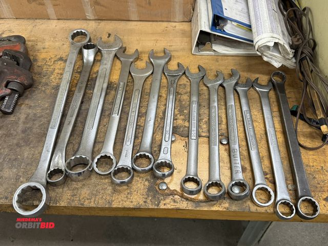 Lot 1-798 - Lot of (13) assorted open end box wrenches, includes 1 5/8", 1.5", all the way down to 1".