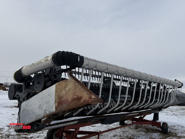 Lot 1-11786 - (1) Allis-Chalmers 20' grain head, S/N LMF49730N82, head includes AWS 2000 air blower, some reel fin...