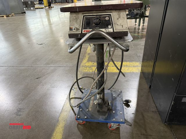 Lot 1-5323 - (1) FMC Syntron, model J-50, jogger with a rolling stand that has hydraulic foot control, height adj...