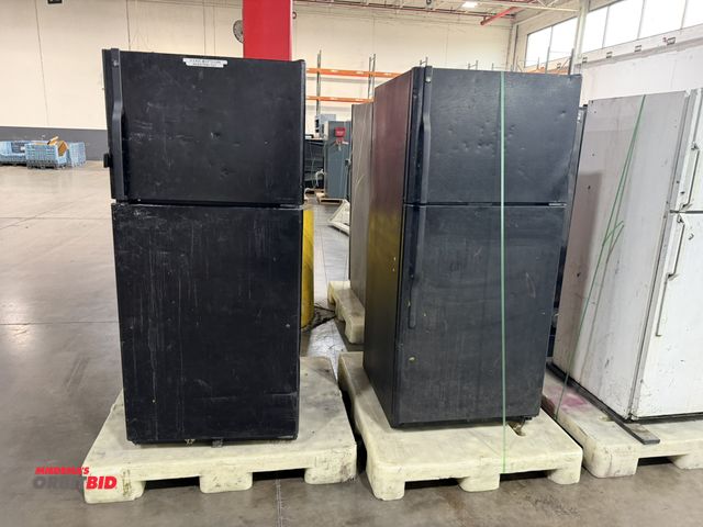 Lot 1-5527 - Lot of (2) General Electric, model unknown, 29.5" width x 66" height x 30" depth refrigerators/freez...