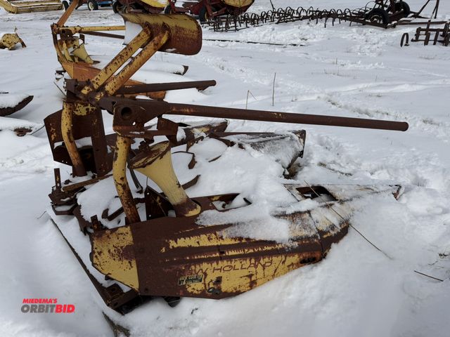 Lot 1-11467 - (1) New Holland 2-row corn head, model 824, S/N 836527, 30" row spacing, head may be for parts or re...