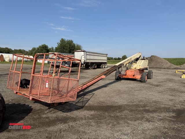 Lot 1-9879 - JLG 40H Rough Terrain Man Lift 40' max height, 33' max horizontonal reach, 1000 lb. max capacity, De...
