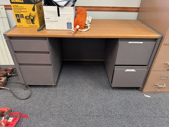 Lot 1-18696 - Lot of 4 assorted office desks, (1) 60" x 24" x 30" tall with wood top with wood grain finish, (1) w...