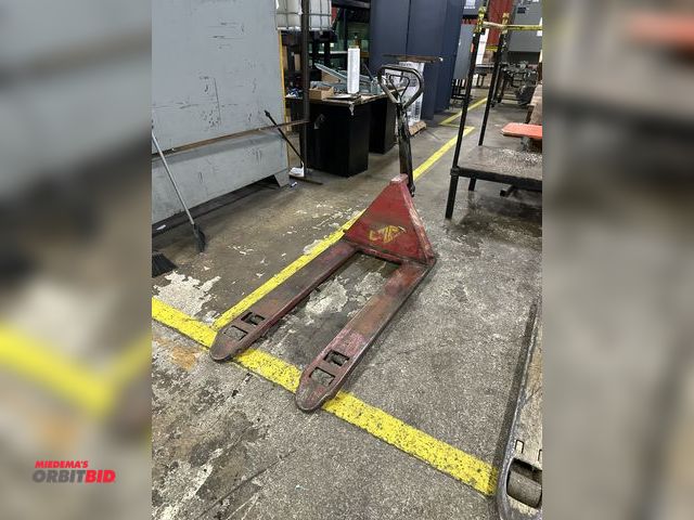 Lot 1-14367 - (1) Mobile lift approx. 5000 lb. capacity hydraulic pallet jack, in working condition.