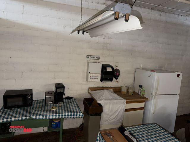 Lot 1-4796 - (1) Emerson microwave, KitchenAid 2-place toaster, (1) Bunn coffee maker (does not include carafe), ...