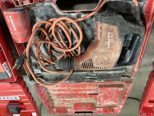 Lot 1-16129 - (1) Hilti TE7-C electric hammer drill with case.