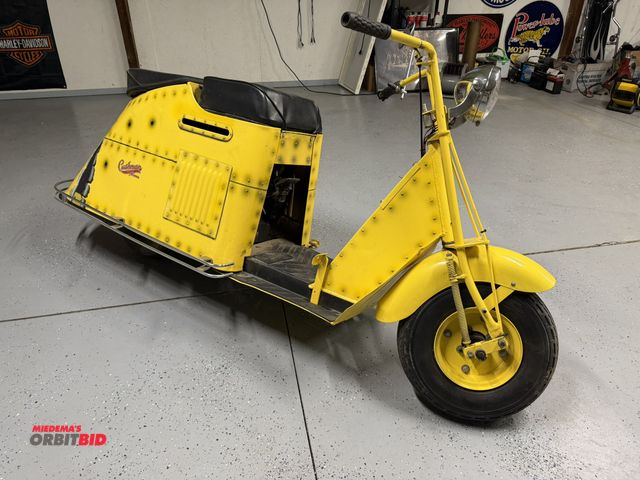 Lot 1-8111 - 1947 Cushman Deluxe 2UM9 (1) motorcycle, Bore III, stroke 2 3/4 motor, single cylinder, custom paint...