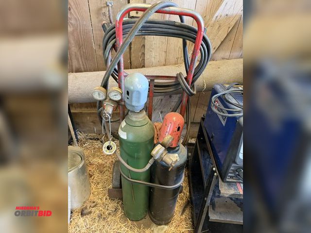 Lot 1-8512 - (1) torch cart set up, includes 24" tall acetylene tank, 30" tall oxygen tank, regulator, torch head...