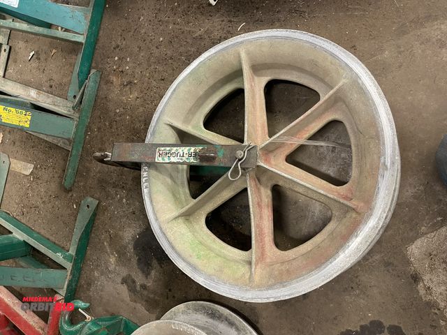 Lot 1-6208 - (1) Greenlee 24" super tugger sheave, 8000 lb. capacity.