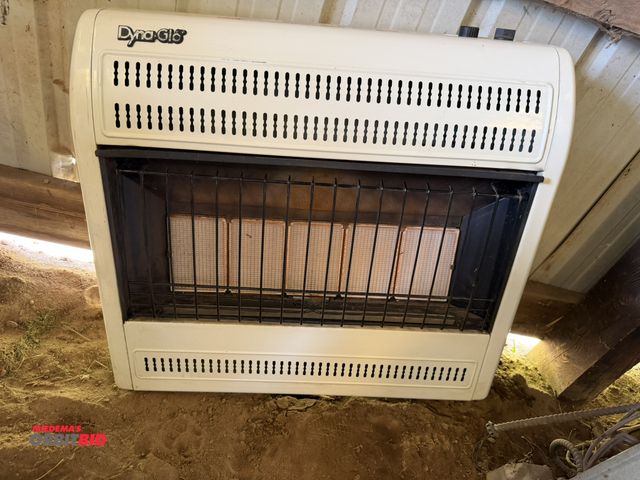 Lot 1-8474 - (1) Dyna-Glo gas wall mount heater, does not include wall mounting bracket, unit only.