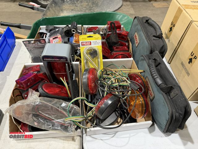 Lot 1-18626 - Large lot of assorted trailer lights, portable magnetic trailer lights with 4-pin connections.