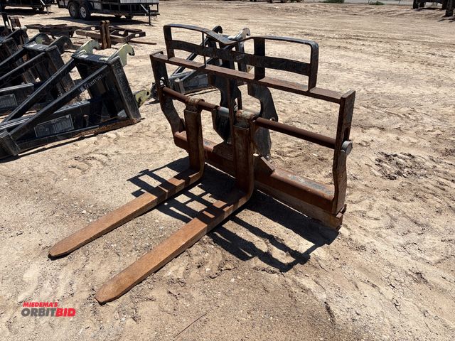 Lot 1-18250 - (1) set of Skytrax/loader forks, forks are approx. 47-1/2" long x 5" wide, fork frame appears to be ...