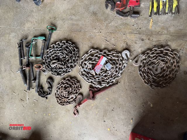 Lot 1-19916 - Lot of (4) assorted log chains (1 is missing 1 hook), (1) 1/4" chain binder, and (10) assorted hitch...