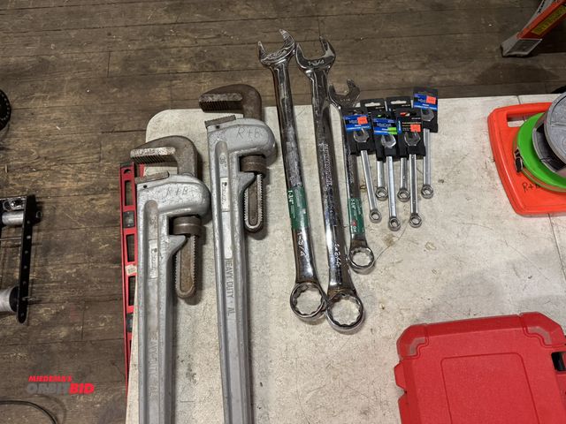 Lot 1-4322 - (2) 36" Pittsburgh adjustable wrenches, 1 handle has been cut, (2) new 1 3/4" Master Force box wrenc...