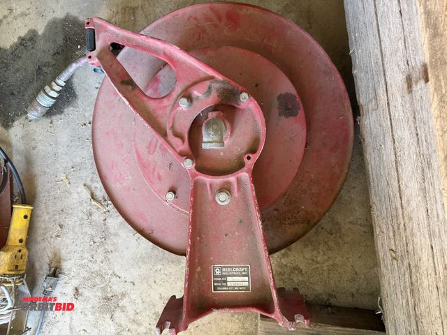 Lot 1-1349 - (1) Reelcraft, model D865-OLP, retractable air hose reel with approx. 50' of air hose.