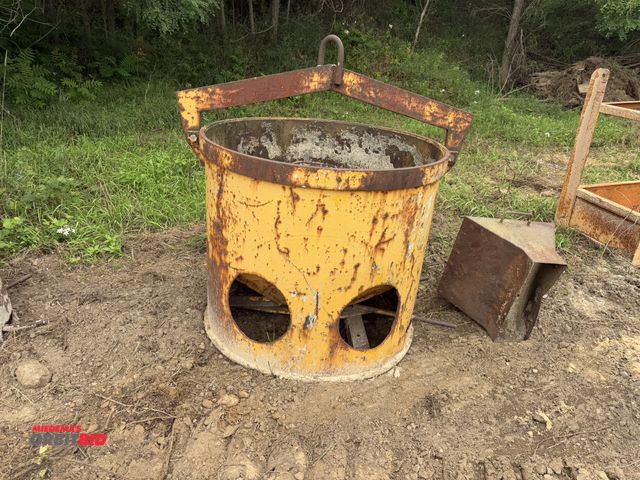 Lot 1-18331 - (1) concrete chute, 44" diameter x 37" tall.