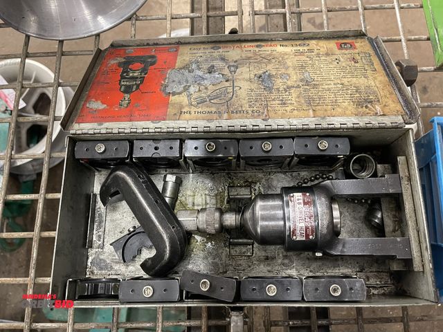 Lot 1-6230 - (1) T &amp; B Engineering, model 13642, hydraulic swivel head crimper.
