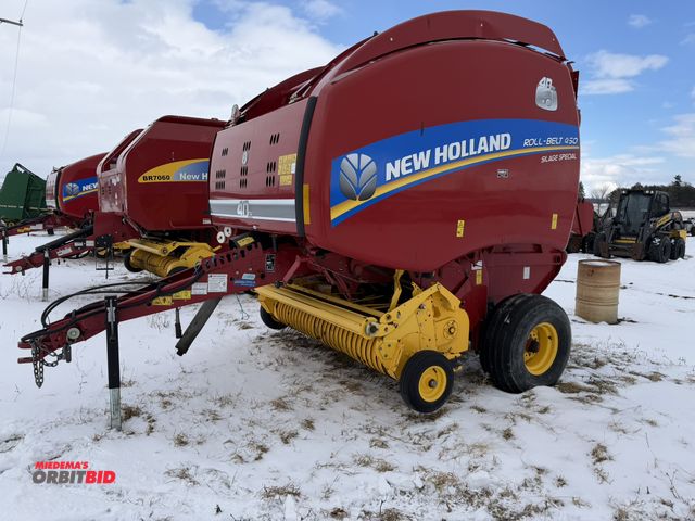 Lot 1-11712 - (1) 2015 New Holland Roll Belt 460 silage special round baler, Product ID #YFN187040, both net and t...