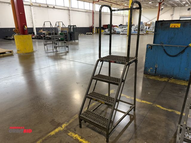 Lot 1-5185 - (1) W. Platforms, Inc., 4-step warehouse ladder (no wheels).