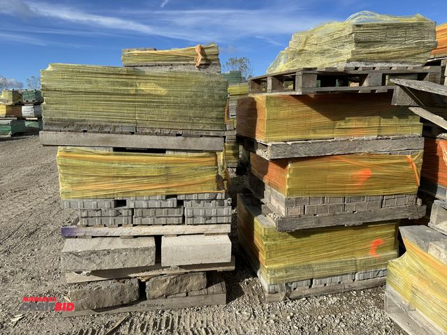 Lot 1-15792 - (8) skids of assorted landscape stones, includes Glow steps, 23" x 19.5", and 14" x 12".