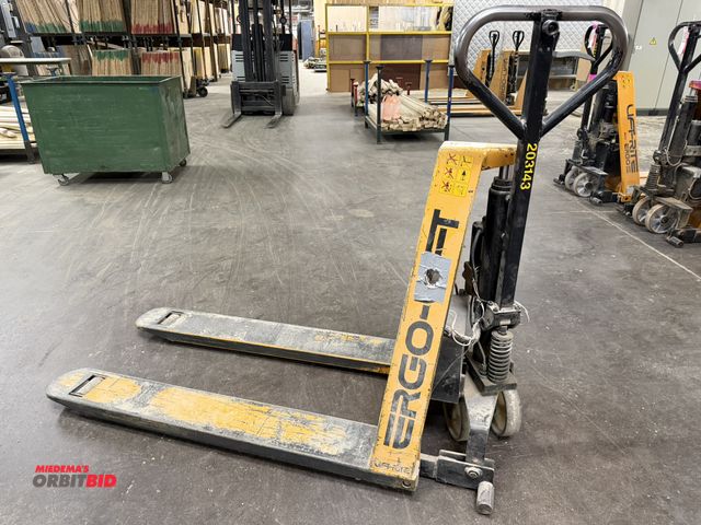 Lot 1-16907 - (1) Lift-Rite, model Ergo-Lift RG30E, 3000 lb. capacity, 12V, internal chargers, 48" x 7" wide forks...