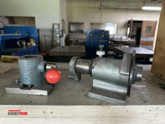 Lot 1-17751 - (1) Spin Index fixture, and (1) Series 5C horizontal standard collet holding fixture.