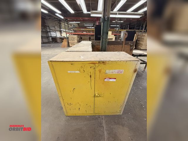 Lot 1-7341 - Flammable Liquid Storage Cabinet, 22 Gal. Capacity