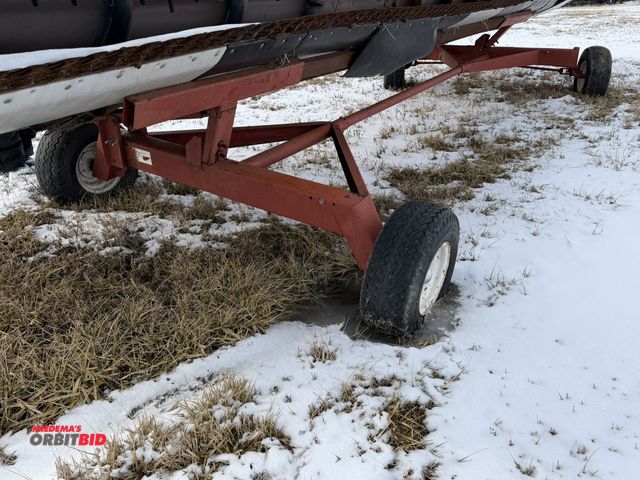 Lot 1-11787 - (1) International Harvester header cart, approx. 15' long header bar, pin style hitch, 205/65-10 tir...